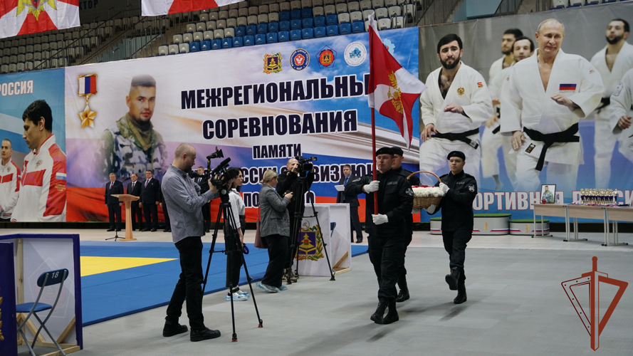 Турнир по дзюдо памяти погибшего офицера войск правопорядка прошел в Брянске