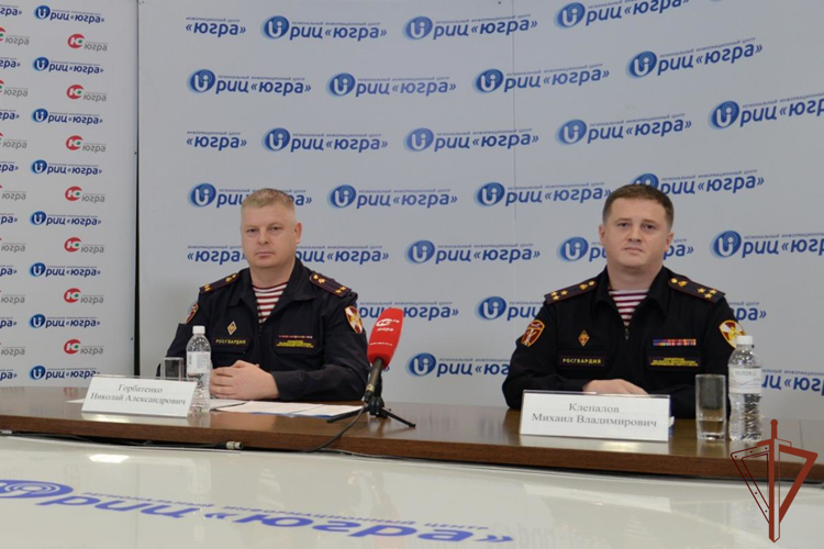 Накануне 55-й годовщины службы госконтроля и ЛРР Росгвардии офицеры ведомства встретились с представителями СМИ на Урале (видео)