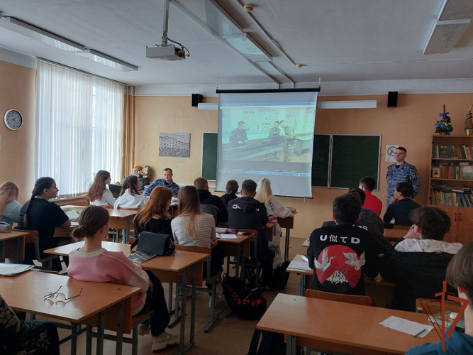 Патриотические мероприятия с молодежью проводят росгвардейцы  в регионах Центральной России
