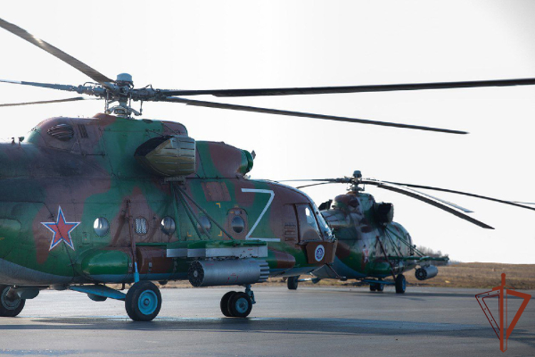 Военная авиация Росгвардии доставила жизненно важные медикаменты в больницы Донецка 