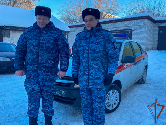 Росгвардейцы спасли от гибели в мороз краснокнижную птицу в Нижегородской области