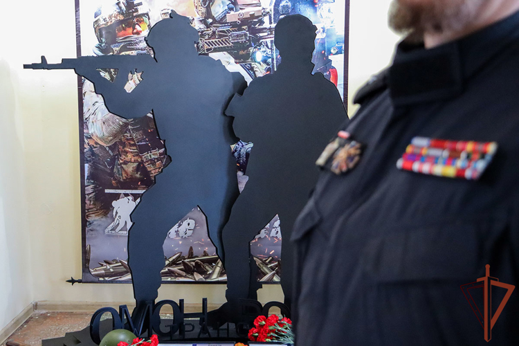 На базе челябинского ОМОН «Воин» Росгвардии открыли мемориал в память о героях СВО