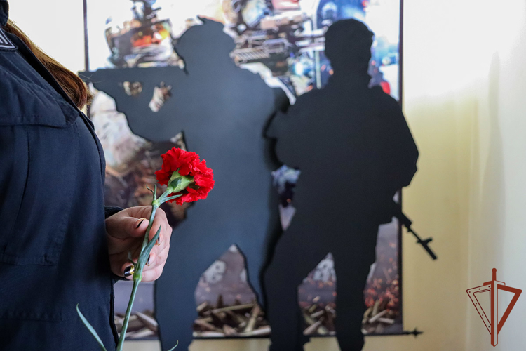 На базе челябинского ОМОН «Воин» Росгвардии открыли мемориал в память о героях СВО