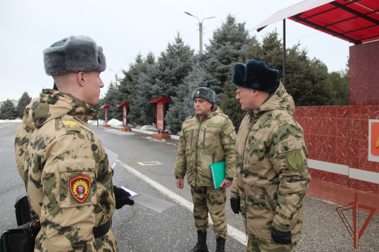 Курсанты Новосибирского военного института Росгвардии оттачивают командирскую выучку в Чеченской Республике