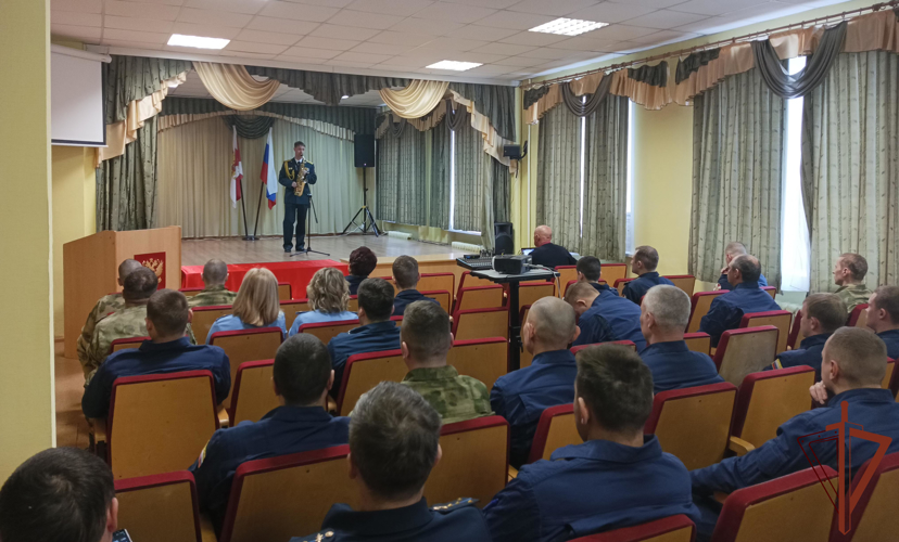 Цикл концертов провели артисты ансамбля Уральского округа Росгвардии для военнослужащих, сотрудников и ветеранов ведомства