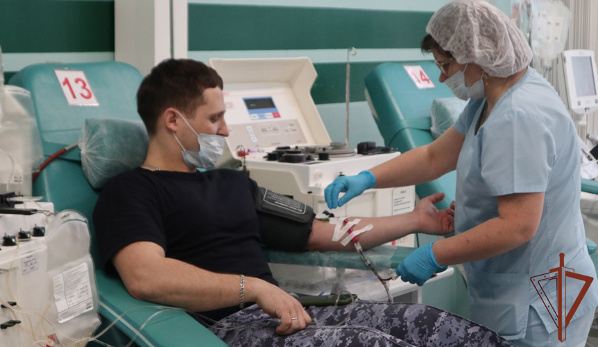 Всероссийскую донорскую акцию «От сердца к  сердцу» поддержали росгвардейцы в Тюменской  области