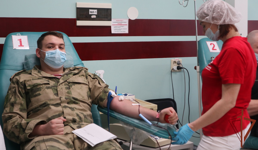 Всероссийскую донорскую акцию «От сердца к  сердцу» поддержали росгвардейцы в Тюменской  области