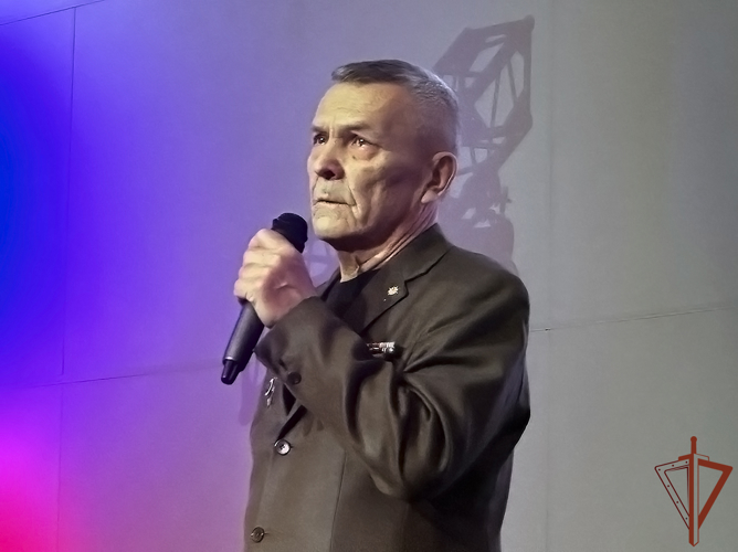 Росгвардейцы поздравили жителей Мелитополя с 80-летием освобождения Запорожской области от фашистов