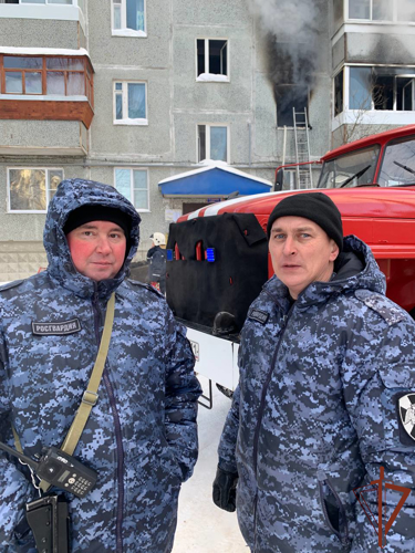 Росгвардейцы в Сыктывкаре помогли эвакуировать жильцов многоэтажки во время пожара