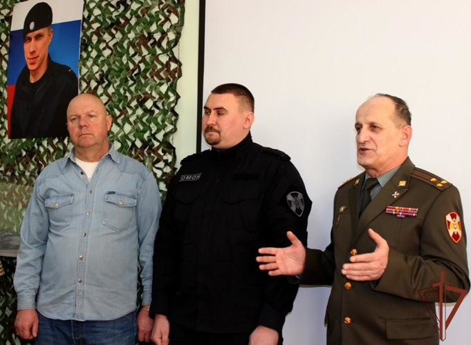 В память о росгвардейце - участнике СВО в челябинском колледже открыли комнату боевой славы