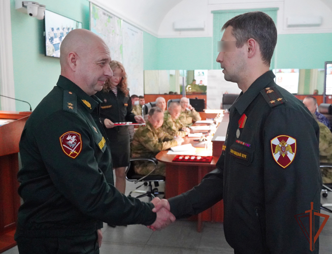 Командующий Северо-Западным округом Росгвардии вручил госнаграды отличившемуся в ходе СВО личному составу