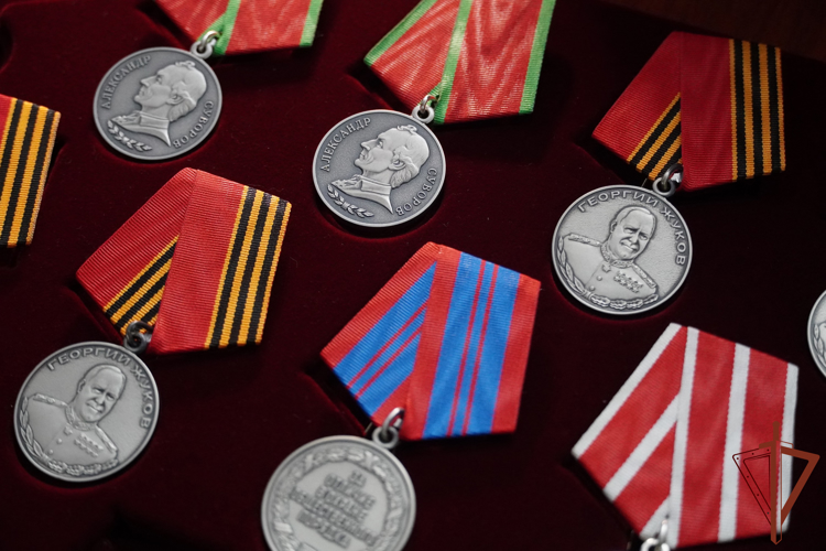 Командующий Северо-Западным округом Росгвардии вручил госнаграды отличившемуся в ходе СВО личному составу