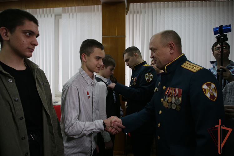 Росгвардейцы приняли участие в церемонии посвящения в «Движение Первых» в Пятигорске