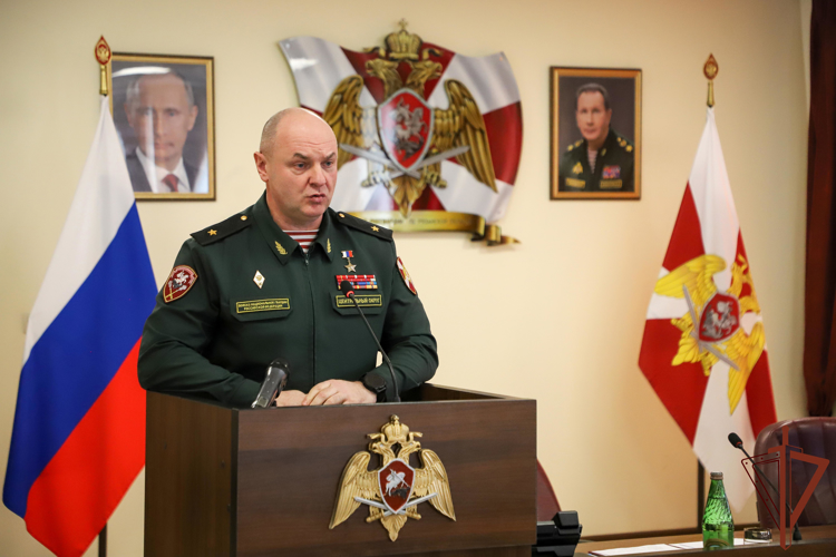 Герой России генерал-майор Вячеслав Пытков вручил награды сотрудникам подразделений ЛРР и госконтроля Росгвардии в Рязани