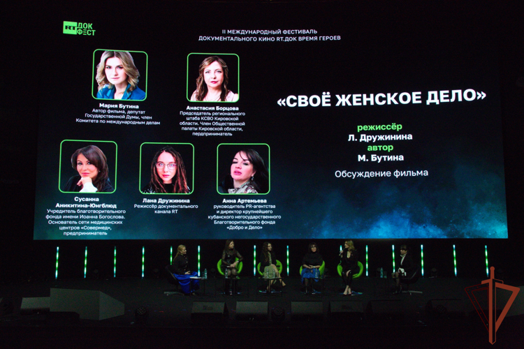 Военнослужащие Росгвардии посетили премьерный показ фильма Марии Бутиной «СВОе женское дело»