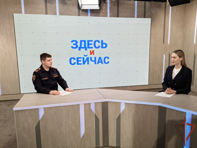В Центральной России сотрудники лицензионно-разрешительной работы Росгвардии рассказали журналистам о своих трудовых буднях