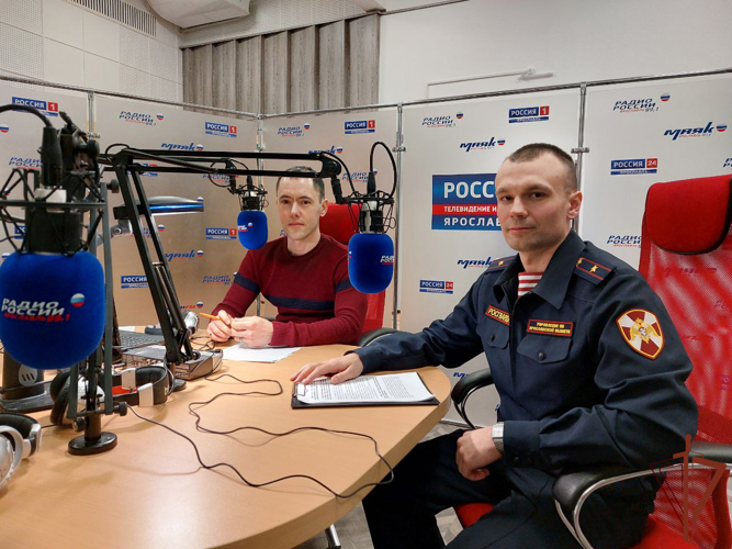 В Центральной России сотрудники лицензионно-разрешительной работы Росгвардии рассказали журналистам о своих трудовых буднях