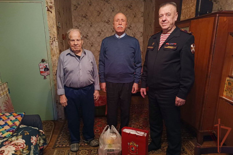 СОТРУДНИКИ СТОЛИЧНОГО ГЛАВКА РОСГВАРДИИ ПОЗДРАВИЛИ С ДНЕМ ЗАЩИТНИКА ОТЕЧЕСТВА ВЕТЕРАНОВ Великой Отечественной войны  