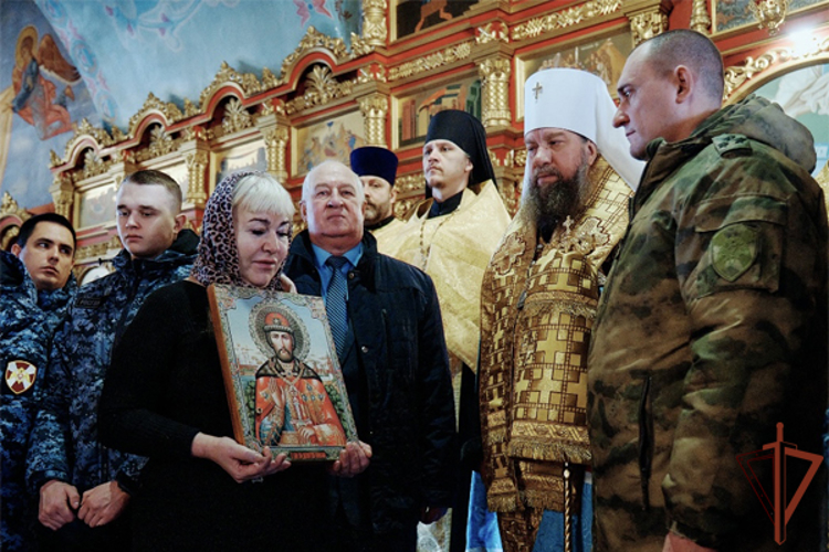 Икону с частицей мощей Дмитрия Донского передали росгвардейцам в Астрахани
