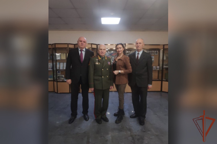 Ветераны Росгвардии посетили раненых в Главном военном клиническом госпитале