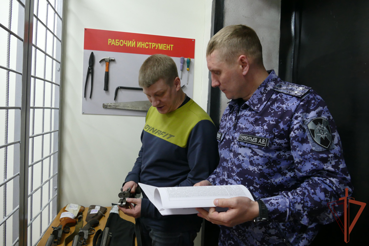 Росгвардия пополнила государственный музейный фонд Сибири 19 единицами раритетного оружия