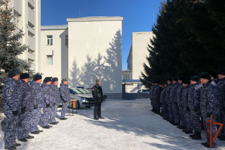 Росгвардейцам вручили ключи от новых служебных автомобилей в Омске