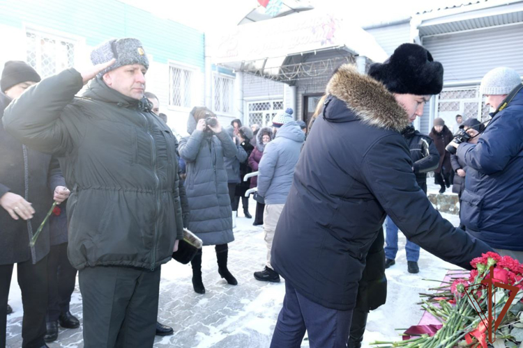 Память росгвардейца - участника СВО увековечили в Республике Алтай