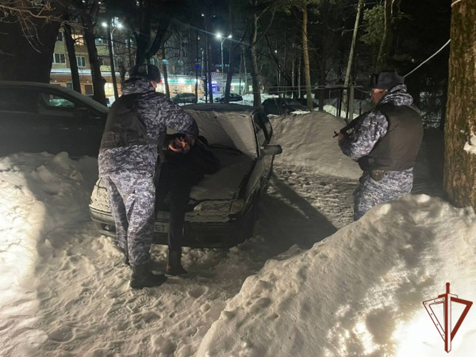 В Подмосковье сотрудники Росгвардии задержали подозреваемого в краже автомобиля
