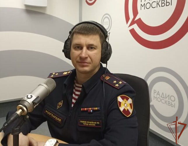 В Центральной России сотрудники лицензионно-разрешительной работы Росгвардии рассказали журналистам о своих трудовых буднях