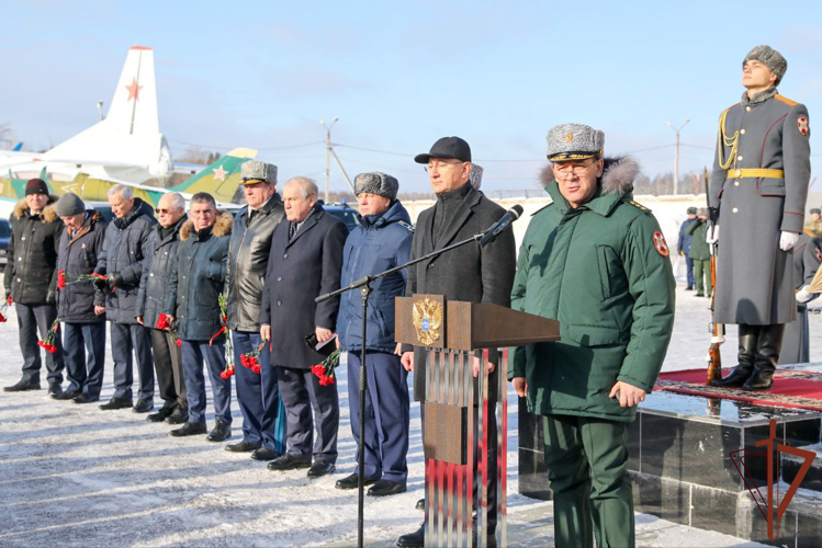 В честь авиаторов Росгвардии открыт монумент «Крылья» (видео)