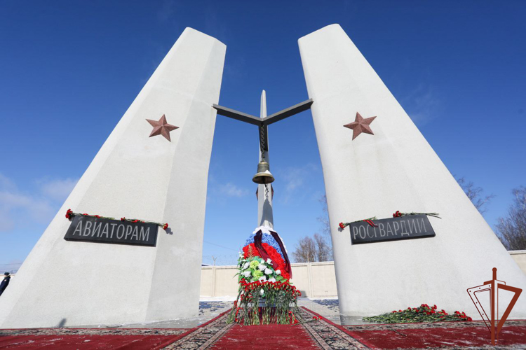 В честь авиаторов Росгвардии открыт монумент «Крылья» (видео)