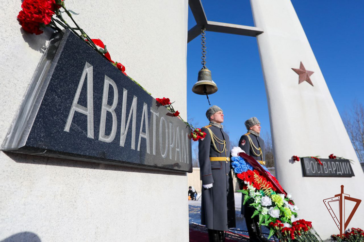 В честь авиаторов Росгвардии открыт монумент «Крылья» (видео)
