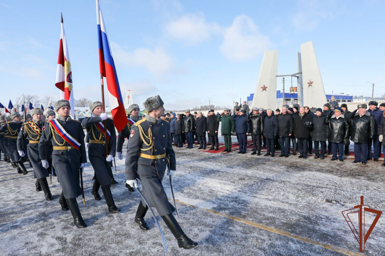 В честь авиаторов Росгвардии открыт монумент «Крылья» (видео)