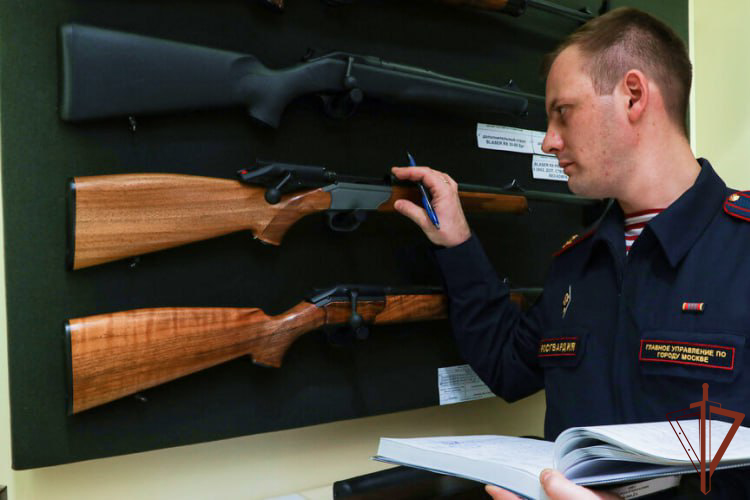 Сотрудники подразделений госконтроля и ЛРР Росгвардии отмечают профессиональный праздник (видео)