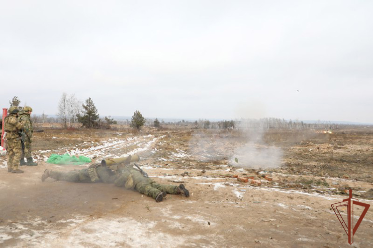 Росгвардия провела учебный сбор с расчётами противотанковых ракетных комплексов в зоне СВО (видео)