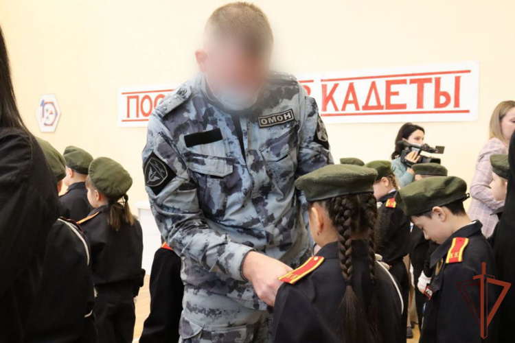 Росгвардия провела патриотические мероприятия для подшефных школьников на Урале