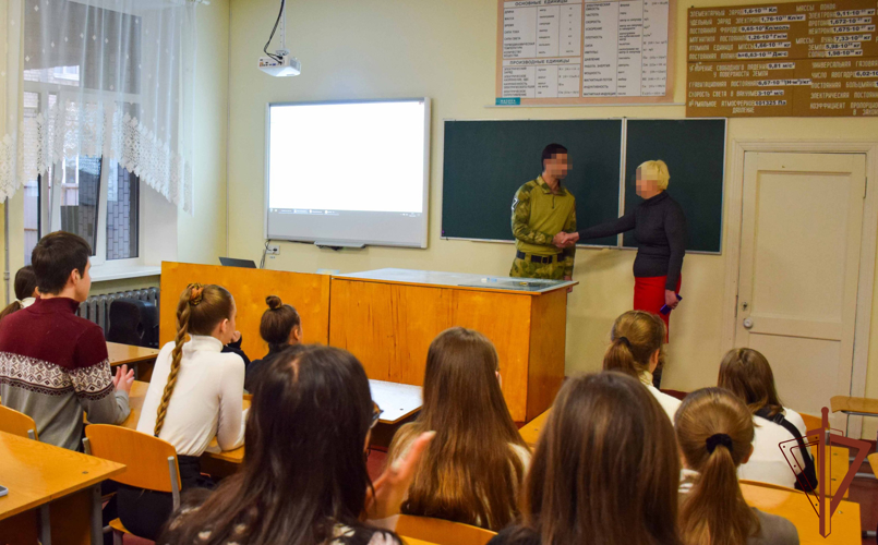 Росгвардейцы провели уроки мужества в одной из школ Запорожской области