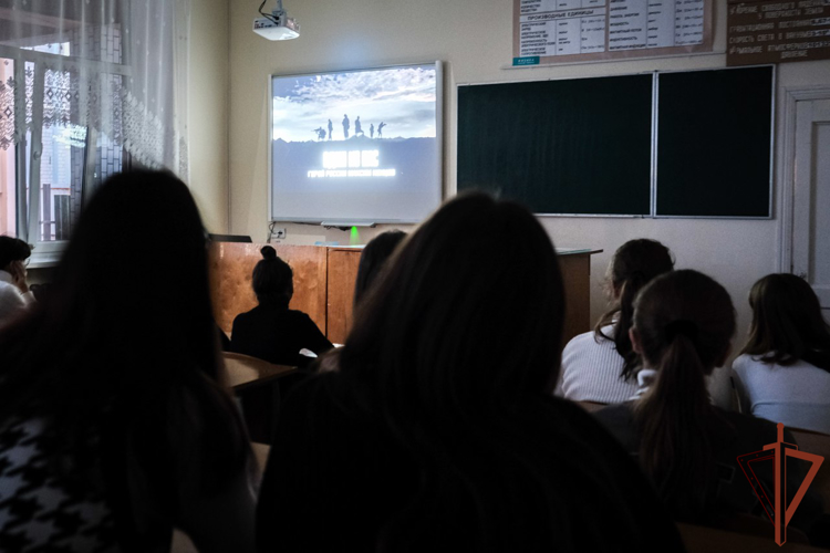 Росгвардейцы провели уроки мужества в одной из школ Запорожской области