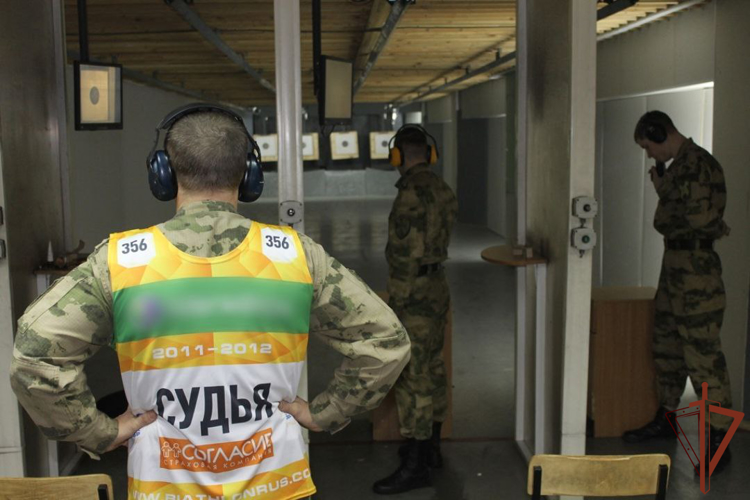 Победителями чемпионата Сибирского округа по зимнему офицерскому троеборью стали росгвардейцы из Томска  
