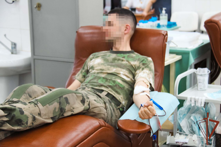 Всероссийскую ведомственную акцию «От сердца к сердцу» поддержали росгвардейцы в Кузбассе