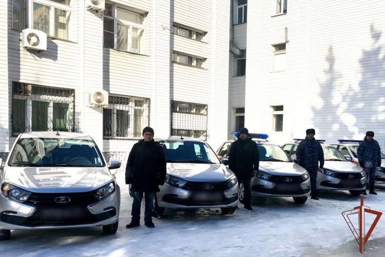Росгвардейцам вручили ключи от новых служебных автомобилей в Омске