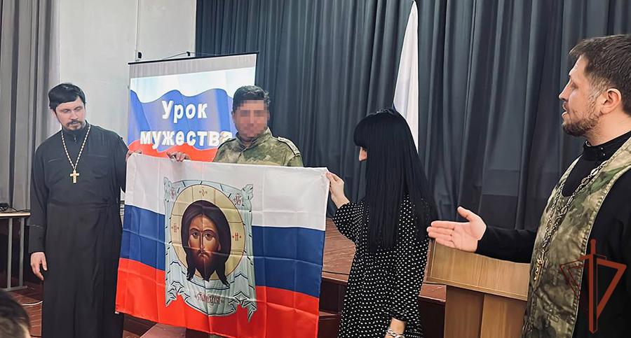 Священники Росгвардии встретились с учениками подшефных классов ведомства в Запорожской области