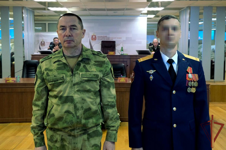 Командующий Уральским округом Росгвардии вручил государственные награды военнослужащим 