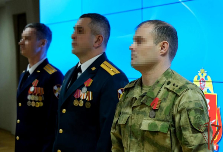 Командующий Уральским округом Росгвардии вручил государственные награды военнослужащим 