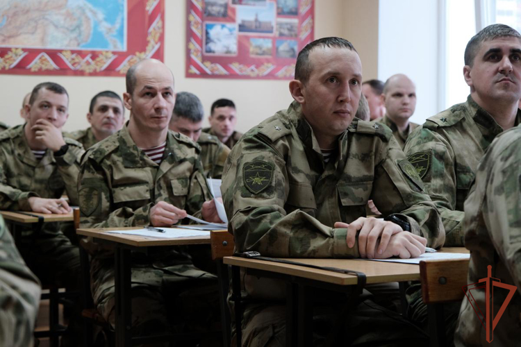 В Уральском округе Росгвардии стартовал сбор с кандидатами для поступления в военные академии