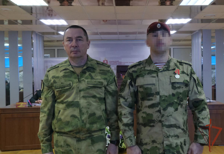 Командующий Уральским округом Росгвардии вручил военнослужащим государственные награды 