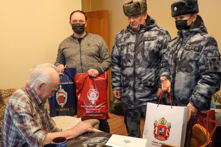 СОТРУДНИКИ СТОЛИЧНОГО ГЛАВКА РОСГВАРДИИ ПОЗДРАВИЛИ С ДНЕМ ЗАЩИТНИКА ОТЕЧЕСТВА ВЕТЕРАНОВ Великой Отечественной войны  