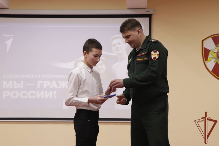 Росгвардейцы поощрили отличившихся кадет в Приволжье
