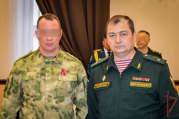 Замкомандующего СЗО Росгвардии поздравил личный состав автобронетанковых подразделений с профессиональным праздником