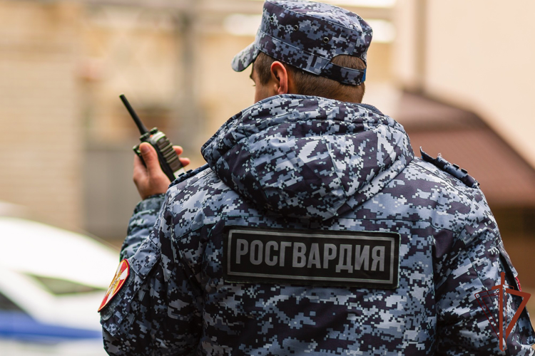 Сотрудники Росгвардии уберегли пенсионерку от действий телефонных мошенников в Пензе